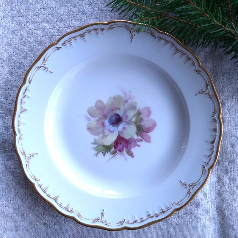 KPMベルリンのポピーのお皿は直径約21㎝Dです。1870～1915年頃