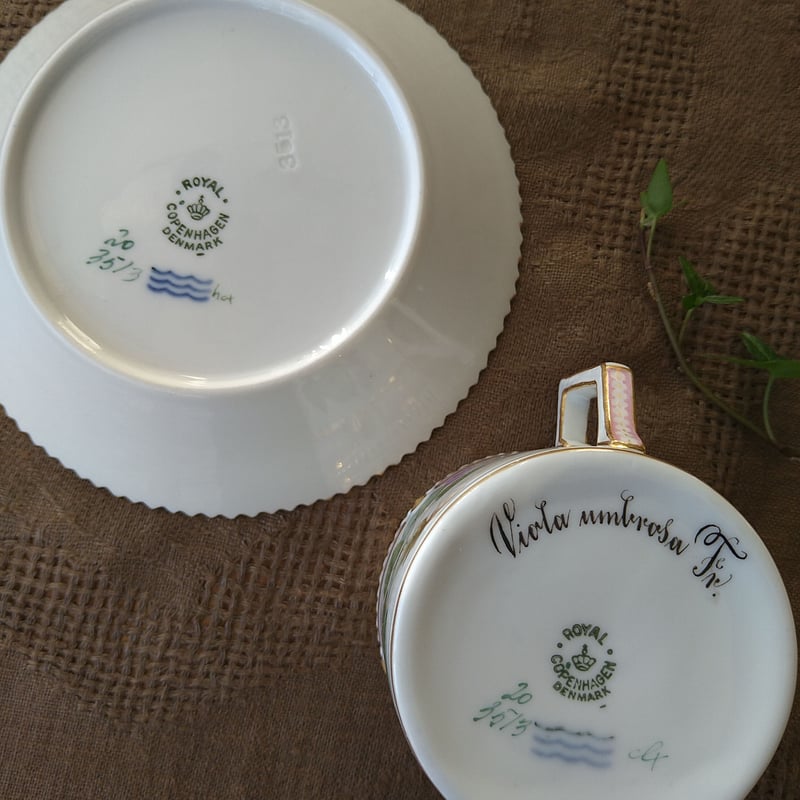 RoyalCopenhagenフローラダニカ、スミレのカップソーサー/FloraDanica