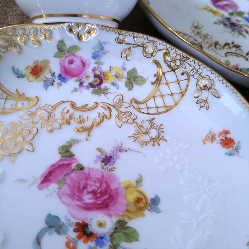 古マイセン】金彩 花絵皿「ノイマルセイユ／ブーケと昆虫」No.12 ※難