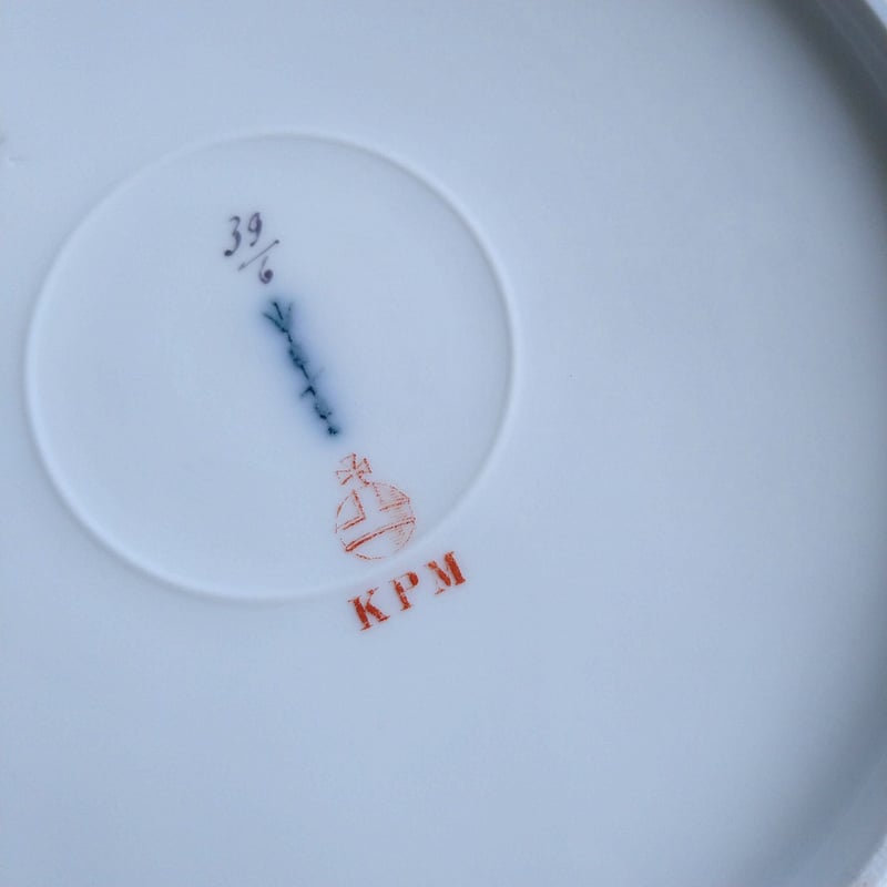 KPMベルリンのポピーのお皿は直径約21㎝Dです。1870～1915年頃