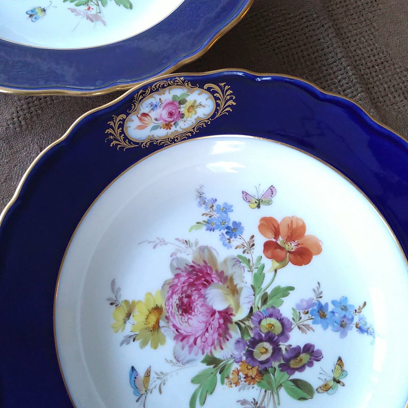 深皿です。1910年マイセンコバルトフォンドドイツフラワー・黄色と