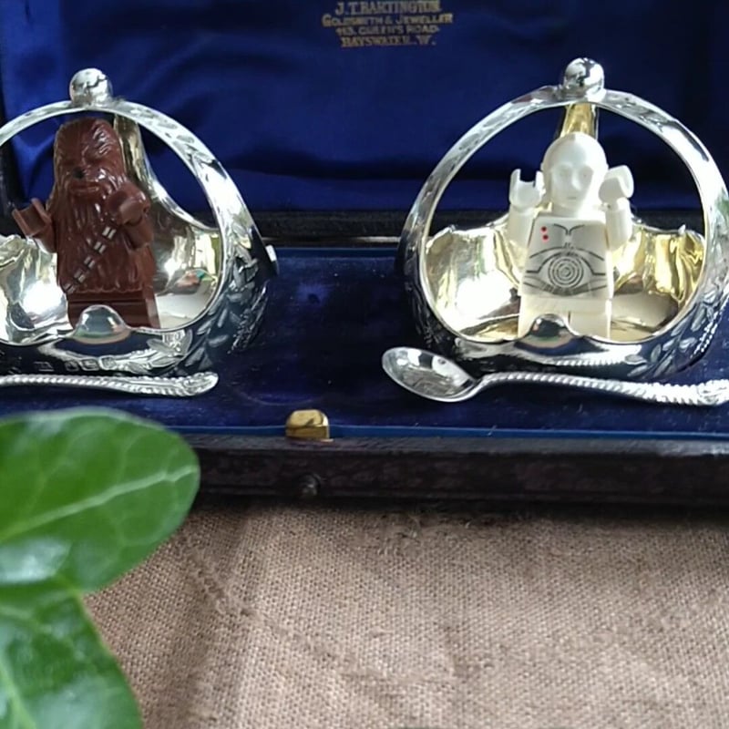 イギリスSheffieldのスターリングシルバーの塩コショウ入れ