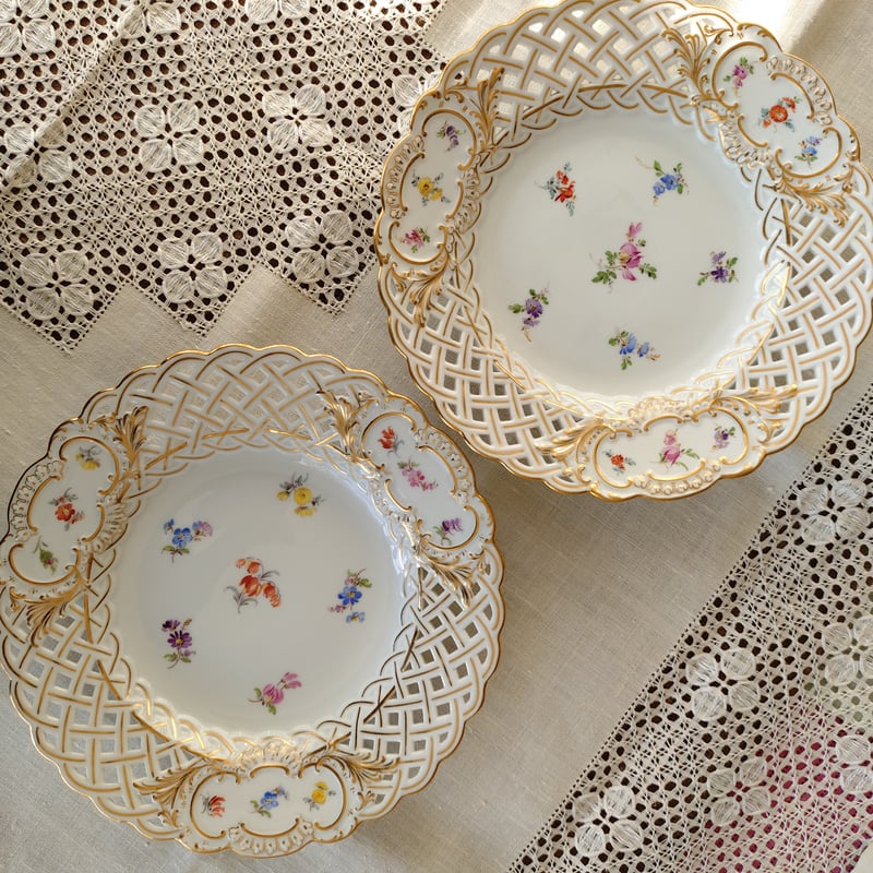 2枚セット1924年以前Meissen色小花のレース金彩プレート直径約21㎝D