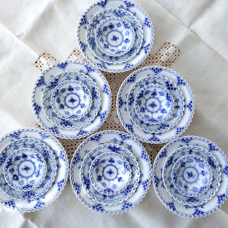 1957年のRoyalCopenhagenロイヤルコペンハーゲンフルレースのベリー皿