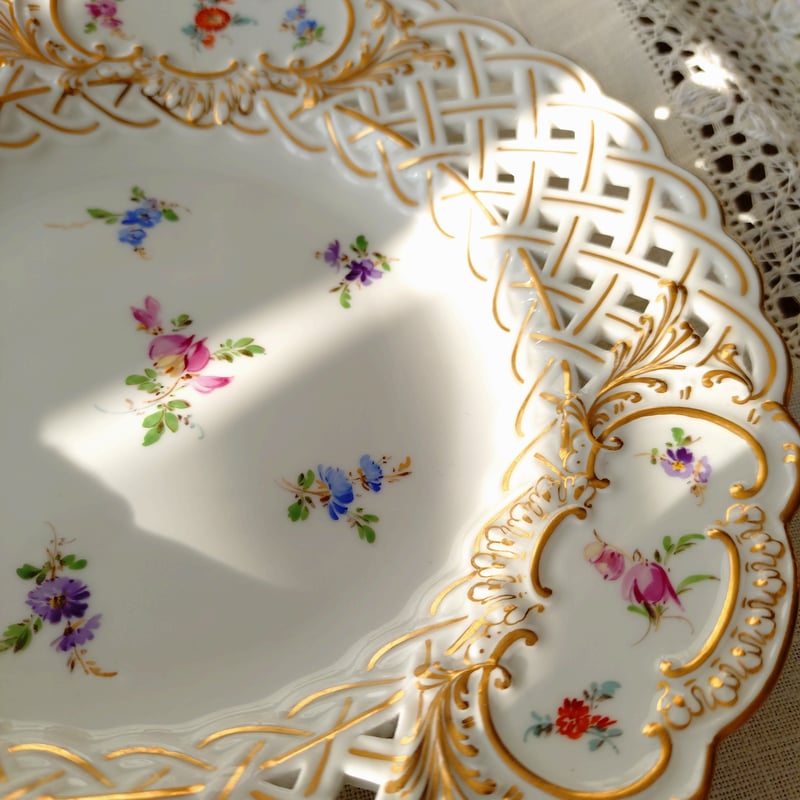 2枚セット1924年以前Meissen色小花のレース金彩プレート直径約21㎝D