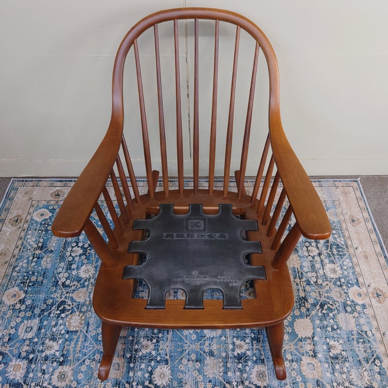 Seiko　かしわ木工製　ロッキングチェア 柏木工> ロッキングチェア(withケイト・フォークナー) | FUJIWAKAYAMA