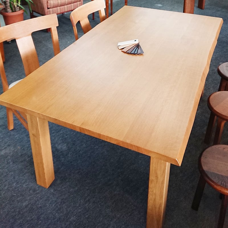 柏木工＞ 国産ナラ無垢材のダイニングテーブル (新古品) | FUJIWAKAYAMA