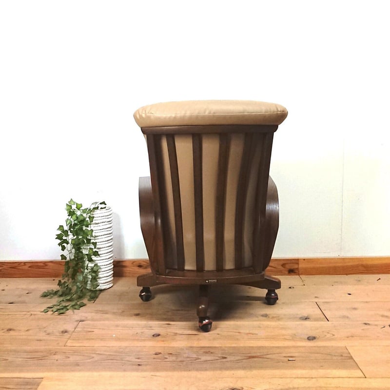 日本製 回転式座面・キャスター付きアームチェア ₌リユース現品・未