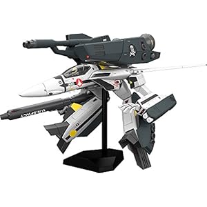 VF-1バルキリー”を圧巻の1/20スケールでプラモ化
