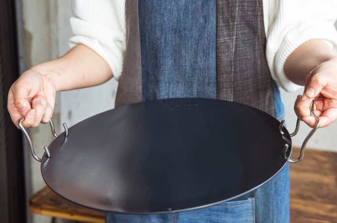 絶妙な深さ！ミニマルワークスの鉄板「グリルパン オー」が革新的で