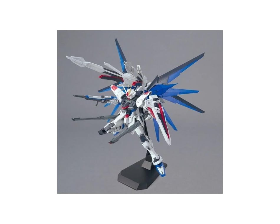 Bandai 1/100 MG Freedom Gundam Ver. 2.0 
