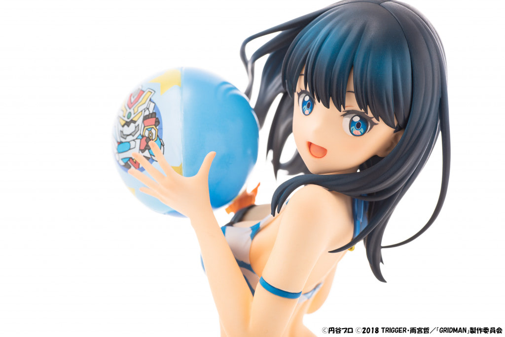 ビーチボールを手に夏を満喫、ポニテも再現！ 『SSSS.GRIDMAN』宝多