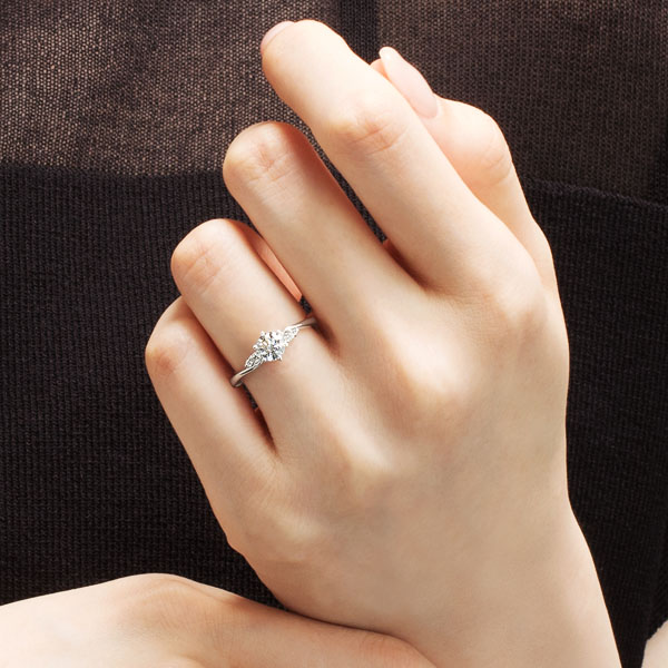 PT950 ロゼット ダイヤモンド サイドストーン リング 0.5ct｜婚約指輪
