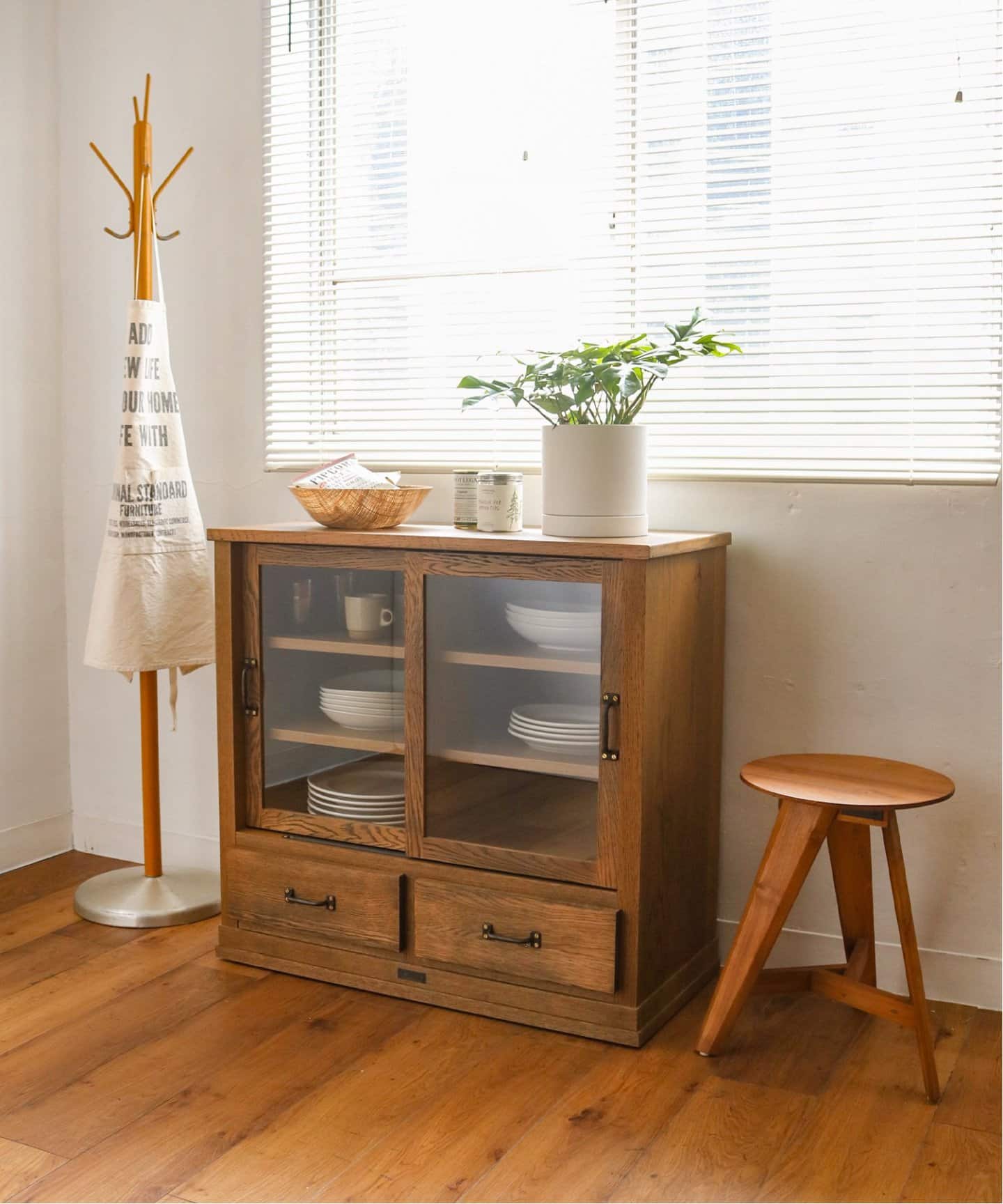 大型商品》Elverson エルバーソンガラスキャビネットS 引き出し付き＿