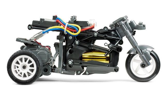 みんなで遊べる!? タミヤの3輪RCカー「ダンシングライダー」完成