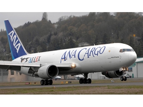 ANA、貨物専用機767-300BCF初号機を受領－来月、羽田から運航 - 東京
