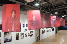 直筆サイン入りのフラッグ - 梅田経済新聞