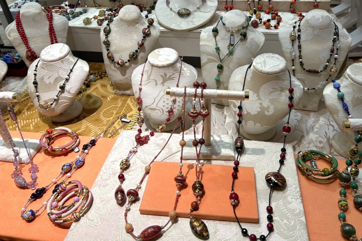 ベネチアンガラス」を使ったネックレス - 梅田経済新聞