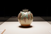 野々村仁清作「色絵藤花文茶壺」 - 熱海経済新聞