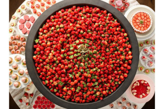 横浜赤レンガ倉庫の屋根瓦「百年瓦」を300個限定頒布 - ヨコハマ経済新聞