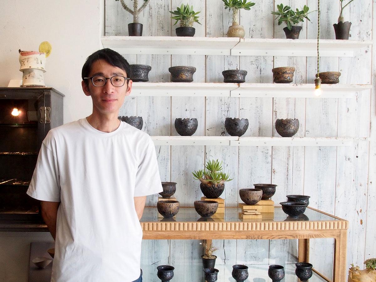 松本で中川智治さん個展「美術と工芸の鉢」 創意工夫した存在感ある