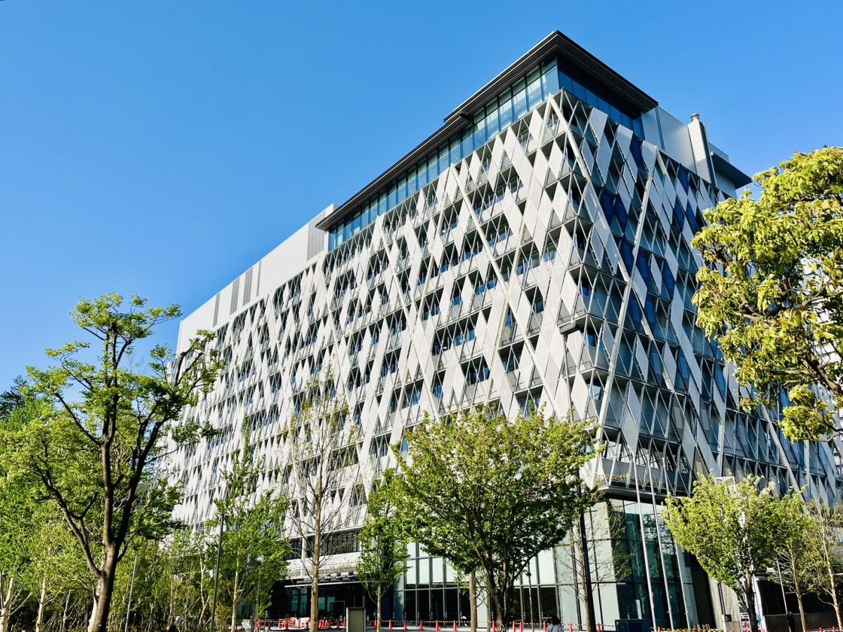 中野区役所新庁舎が落成 都内自治体庁舎初「ZEB Ready」も取得 - 中野