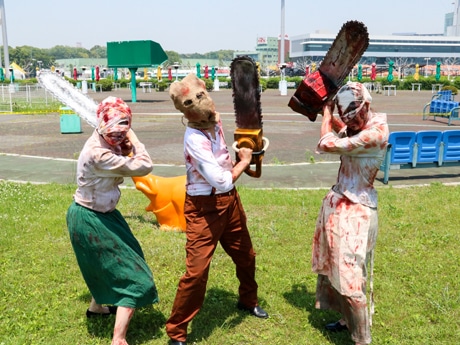 大井競馬場で「バイオハザード ゾンビラッシュ」 真夏日に負けずゾンビ