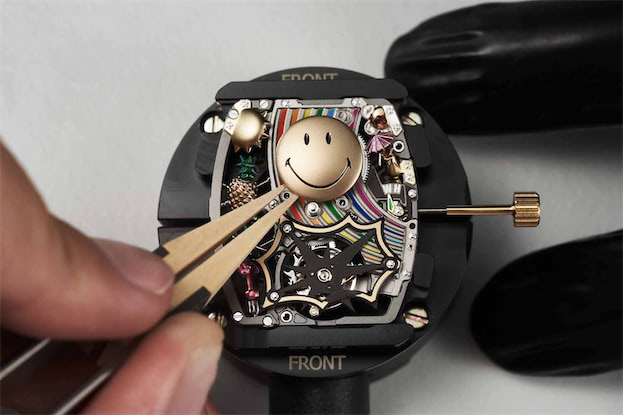 遊び心あふれるリシャール・ミルの新作は、大きなスマイリーが印象的