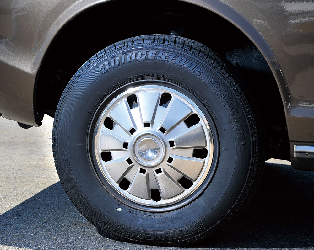 610 810ブルーバードの間に割り込んだ？ 710バイオレット 76年式 日産