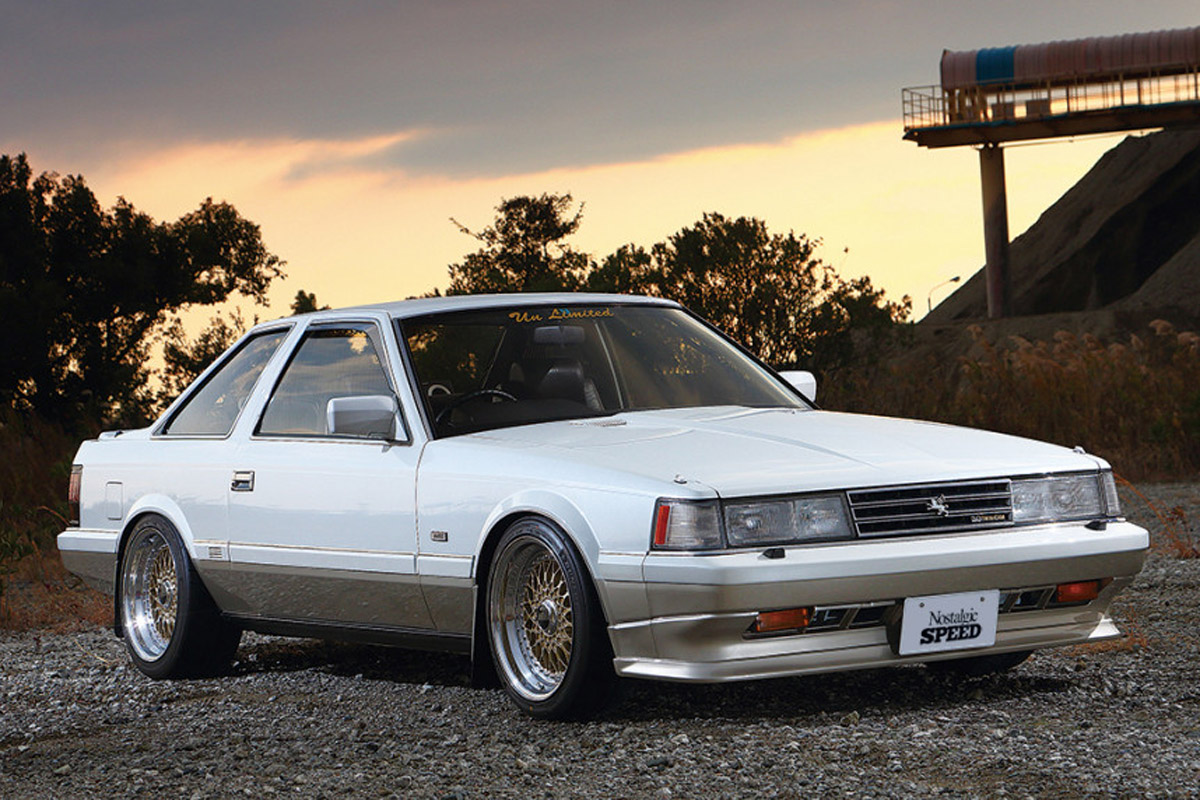 20年20万キロ走ったとは思えない極上ソアラは、雨を避けてやってきた