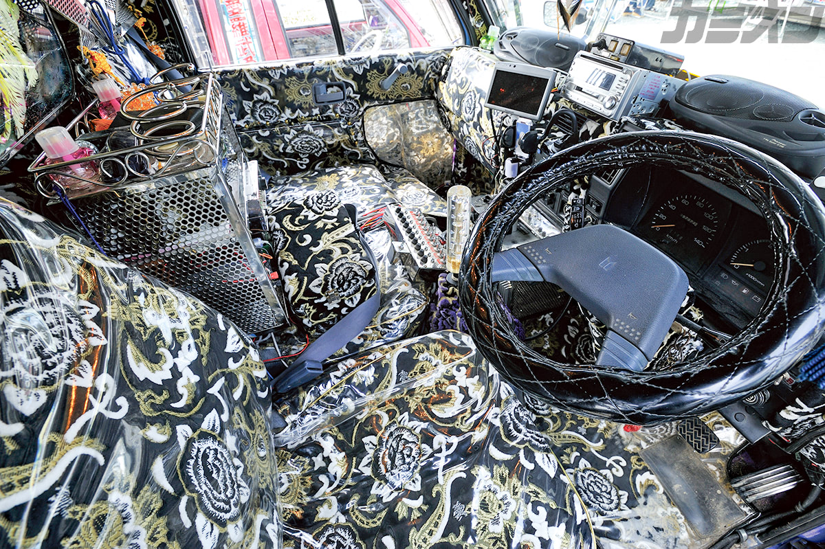 龍伝説 粋な小物を配置して作り上げたハードな雰囲気の漂う空間