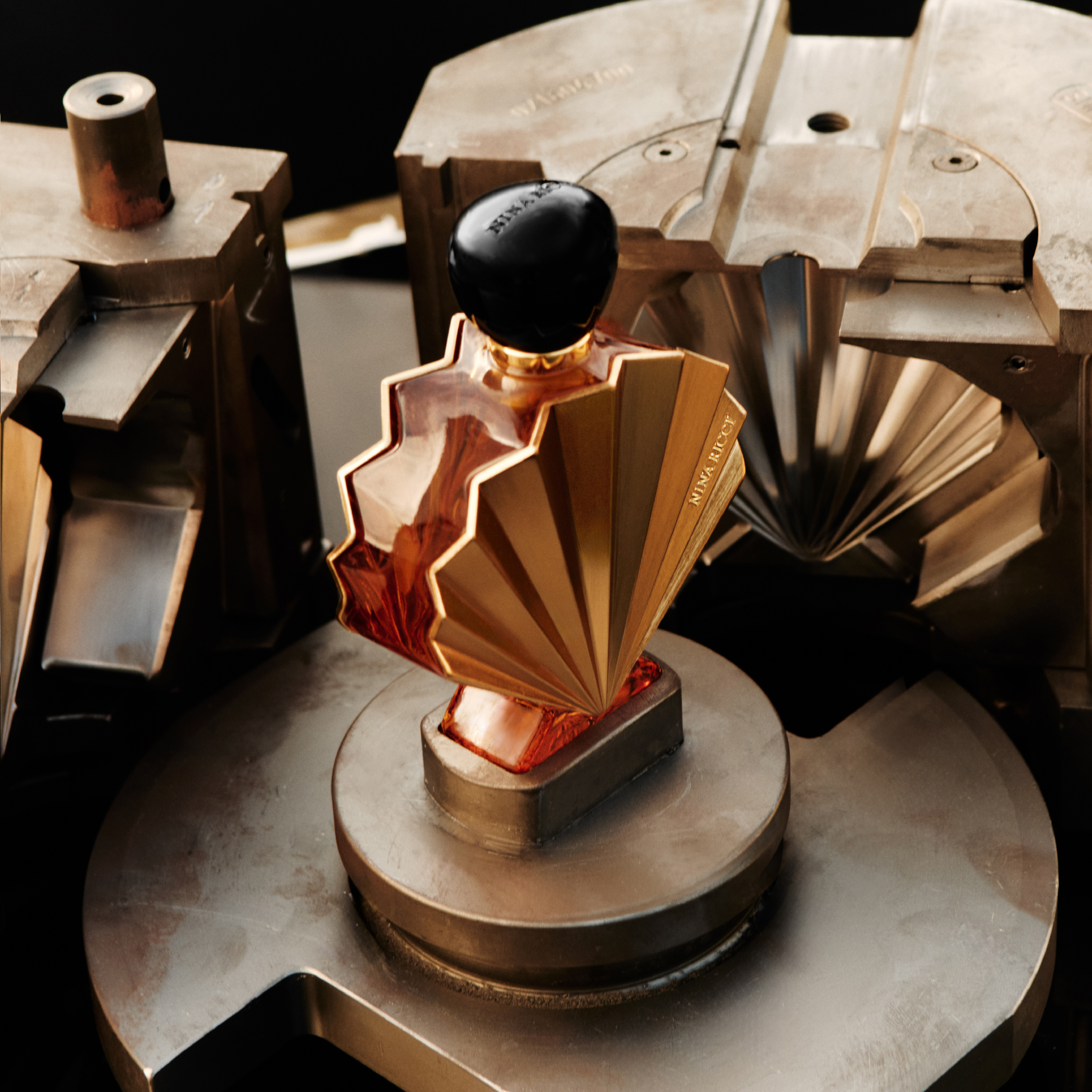 Vénus de Nina Ricci, a jewel-like bottle - Nina Ricci