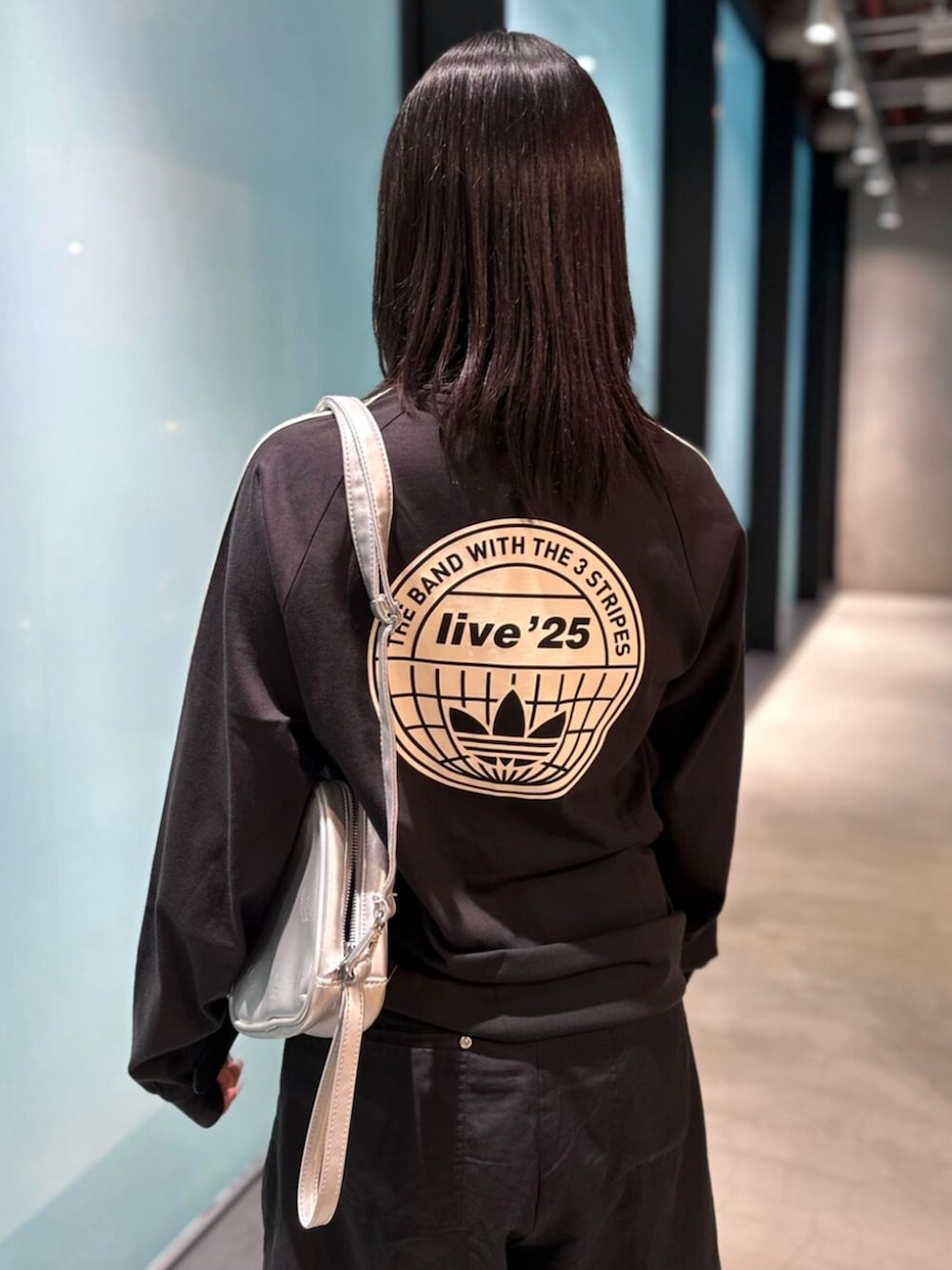 adidas Originals × Oasis ツアー スリーストライプス 長袖Tシャツの