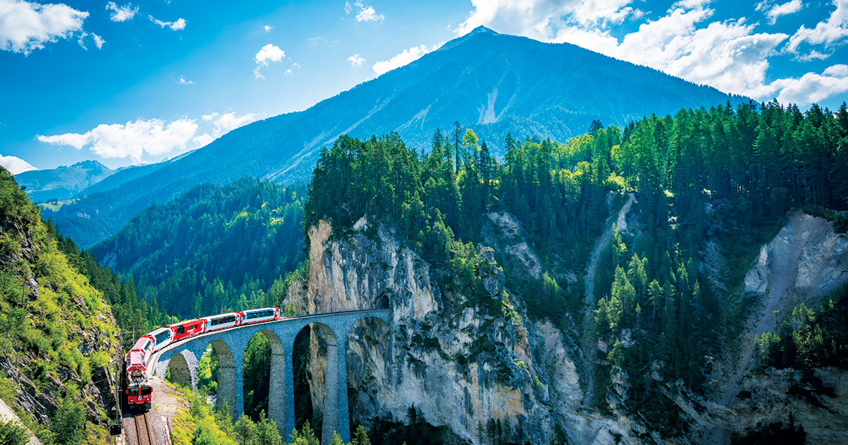 氷河特急「エクセレンスクラス」で行く。スイス、天空の山岳リゾートへ