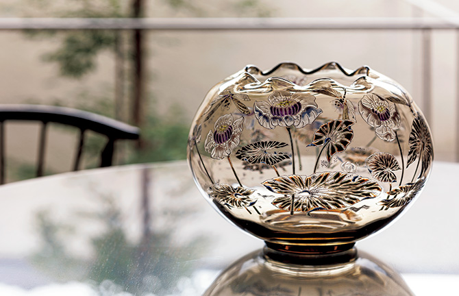 自然への温かなまなざし、暮らしに溶け込むガレの花器