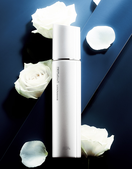 ドクターデヴィアス」の化粧水で肌の生まれ変わりをサポート。艶やかな