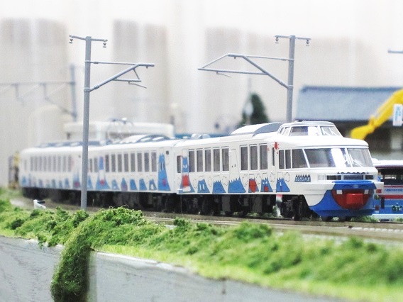 KATO 富士急2000系フジサン特急！入線しました（＾＾ゞ | 鉄道に萌え