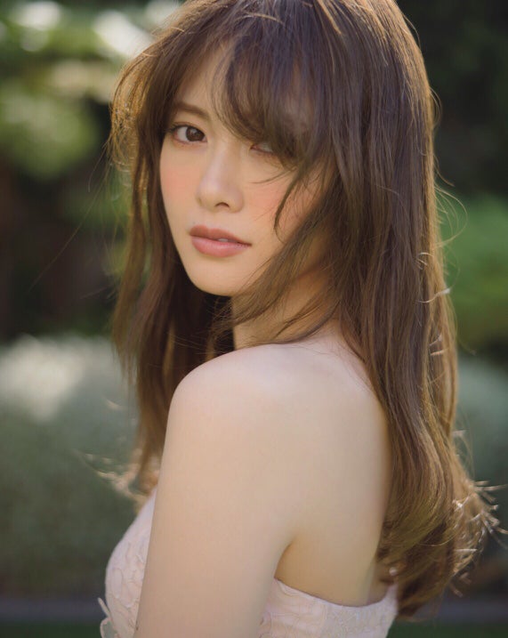 乃木坂46白石麻衣・写真集“未知の領域”14度目重版で26万部突破