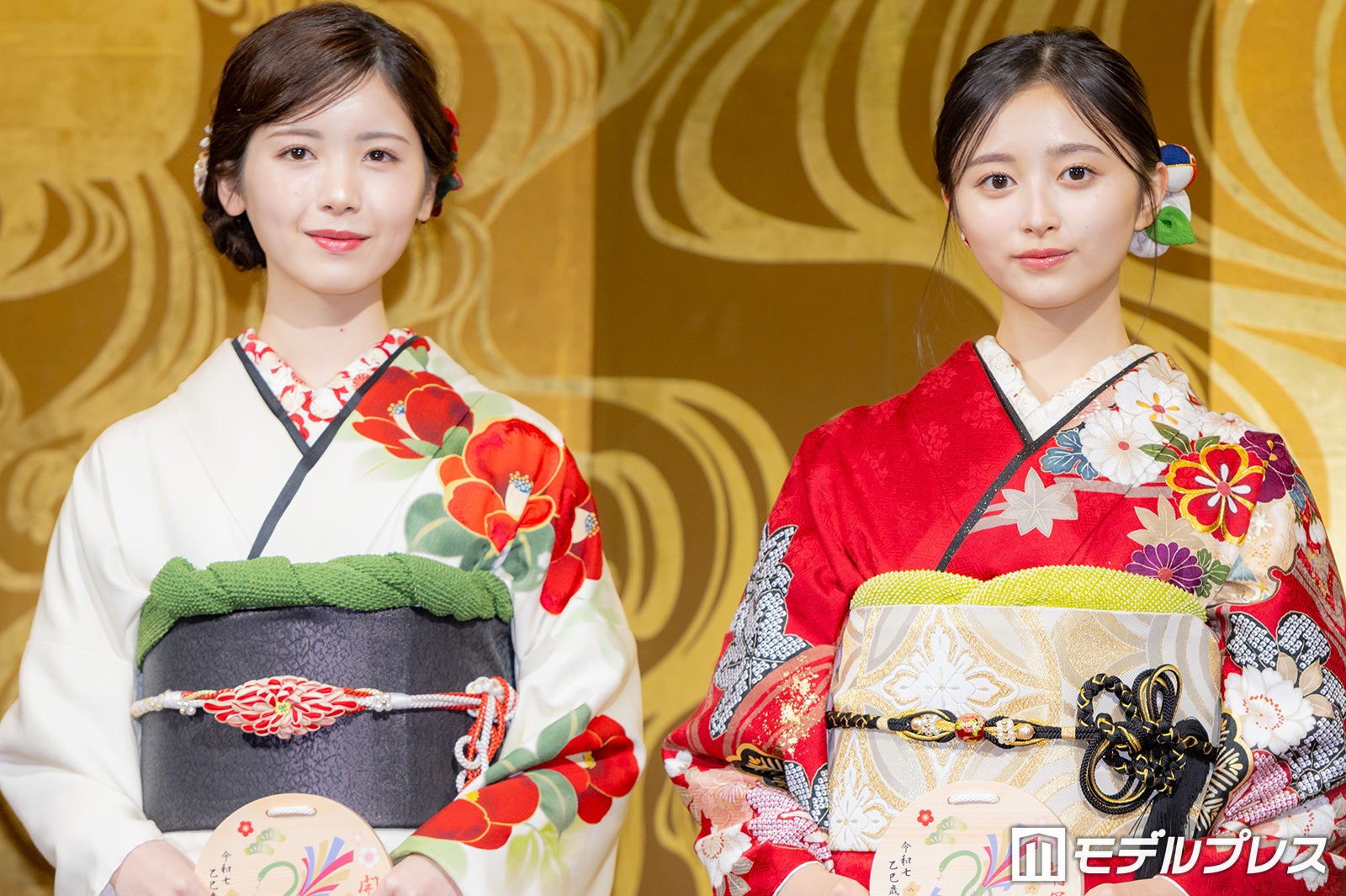 乃木坂46遠藤さくら＆井上和「non-no」ペアで表紙 頬寄せ合うアップ