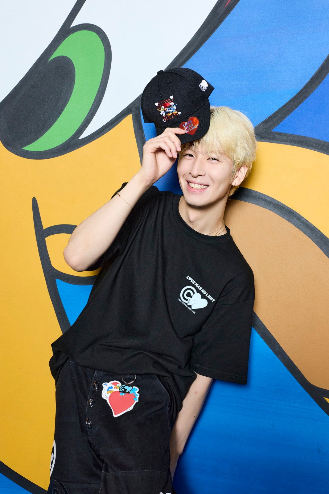 THE RAMPAGE長谷川慎、USJ新作グッズのスペシャルモデルに登場 ウッド