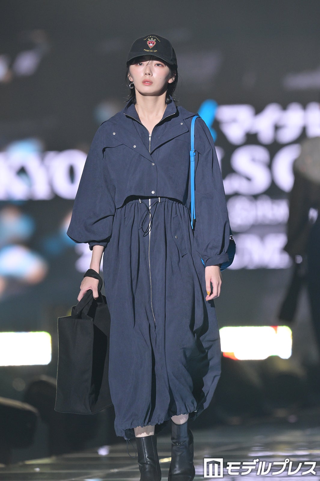 櫻坂46藤吉夏鈴、舌出しポーズに熱視線 辛口コーデ着こなす＜TGC 2022