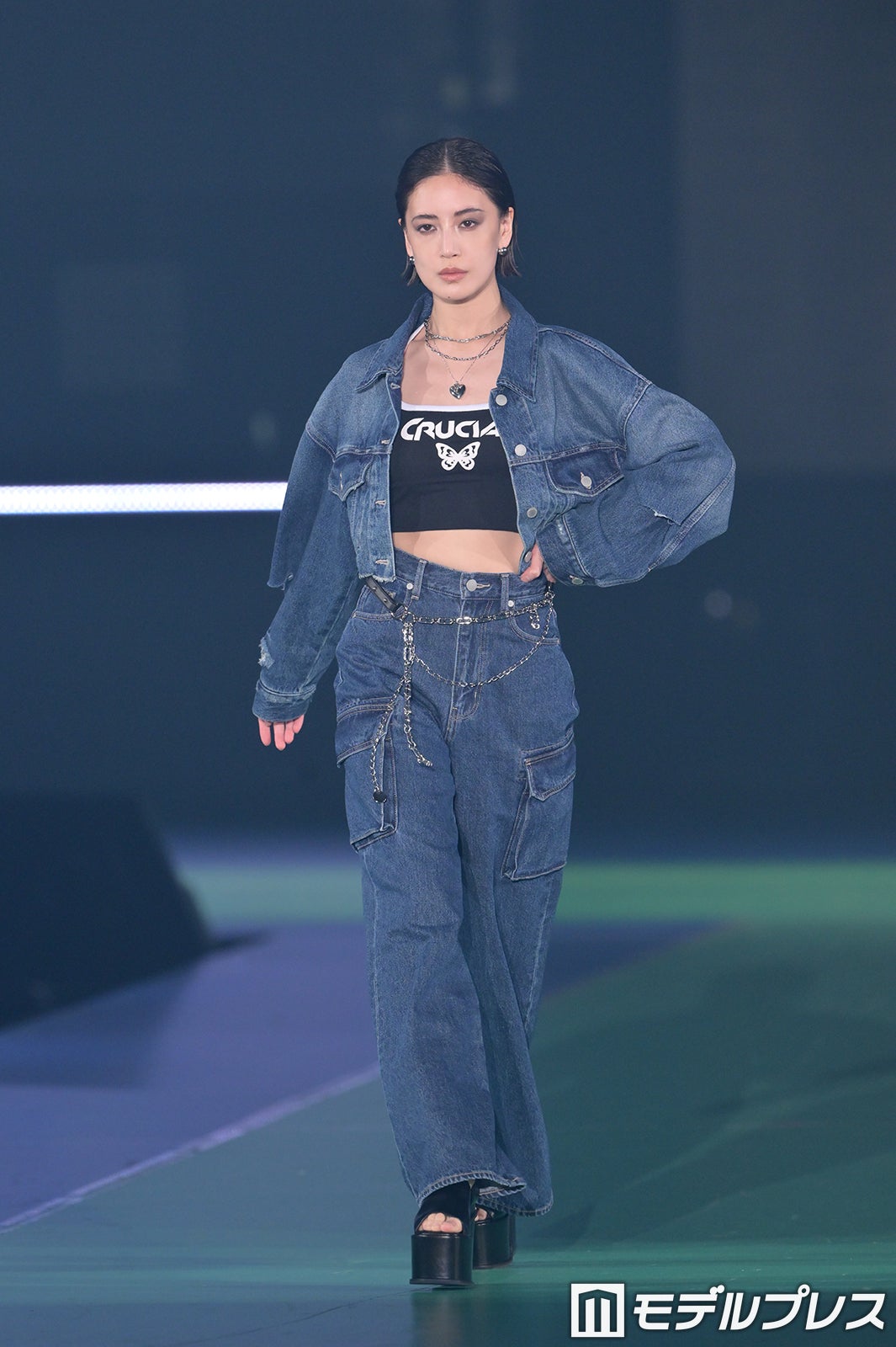 藤井夏恋、大胆肩見せにうっとり＜GirlsAward 2023 S／S＞ - モデルプレス