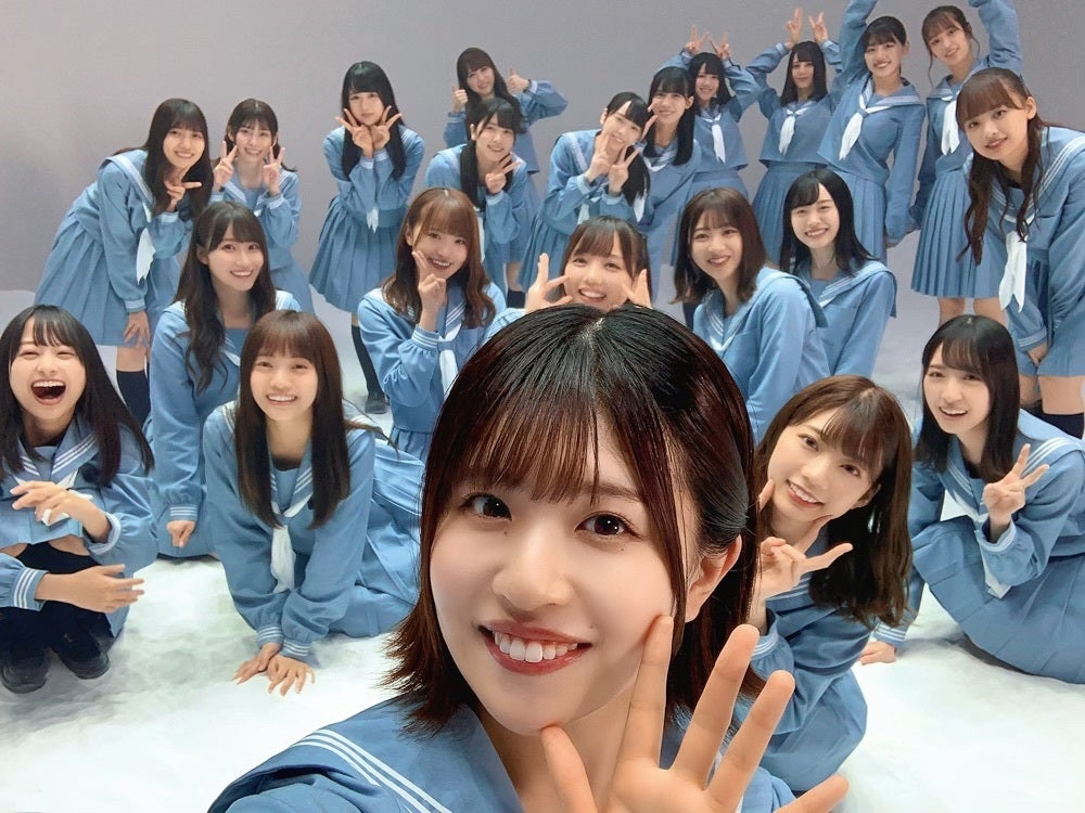 日向坂46写真集「日向撮」スピード重版決定で21万部突破 今年No.1売上