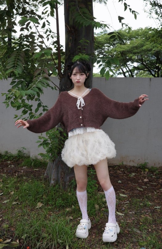 AKB48佐藤綺星、レースソックスで色白美脚スラリ「天使が現れた