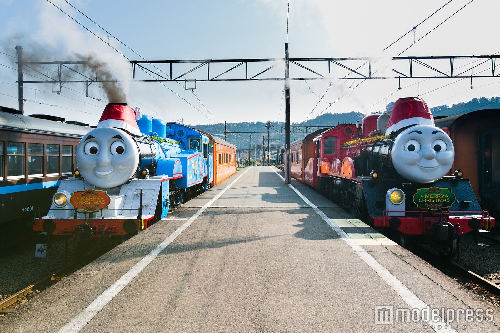 Xmas装飾の実物大きかんしゃトーマス号が特別運転 - 女子旅プレス