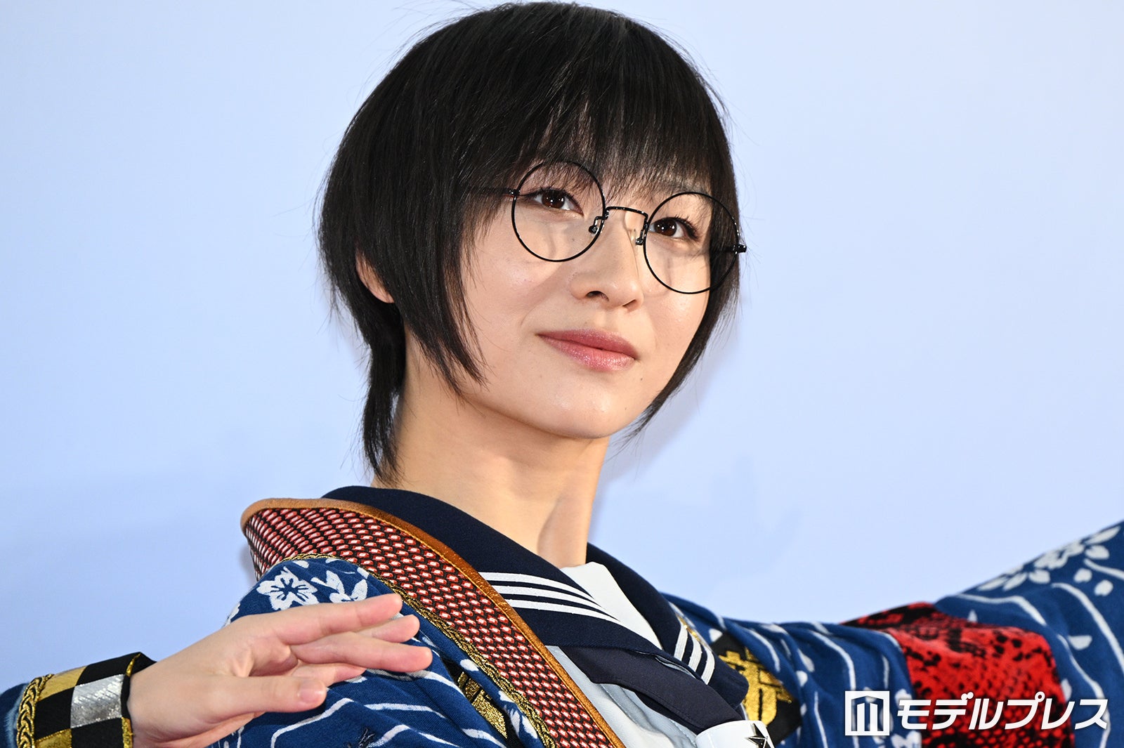 画像1/39) 新しい学校のリーダーズ・SUZUKA、メガネ外したショットで