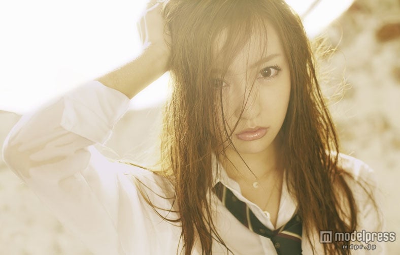 AKB48板野友美、作詞に初挑戦 3種類の制服ジャケットも解禁 - モデルプレス