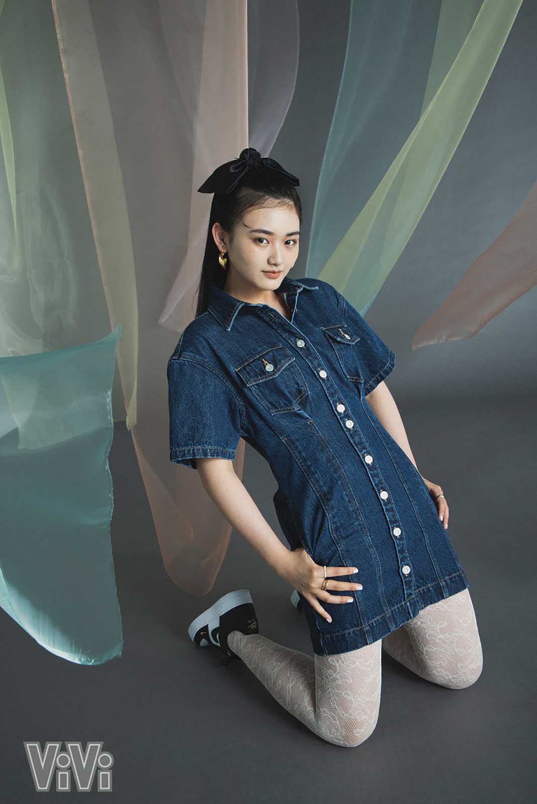 櫻坂46山崎天、ViVi専属加入サプライズ発表日の記念撮影で覚悟 堂々