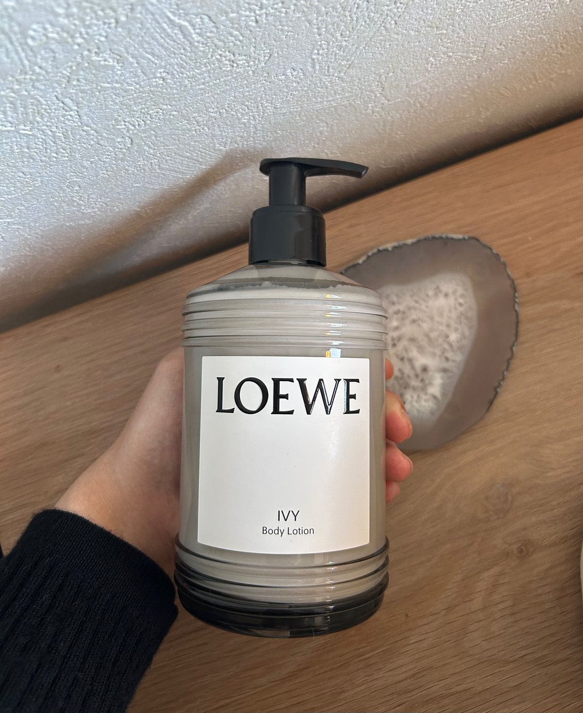 毎日のひと手間が心待ちになる【ロエベ】のボディーローション