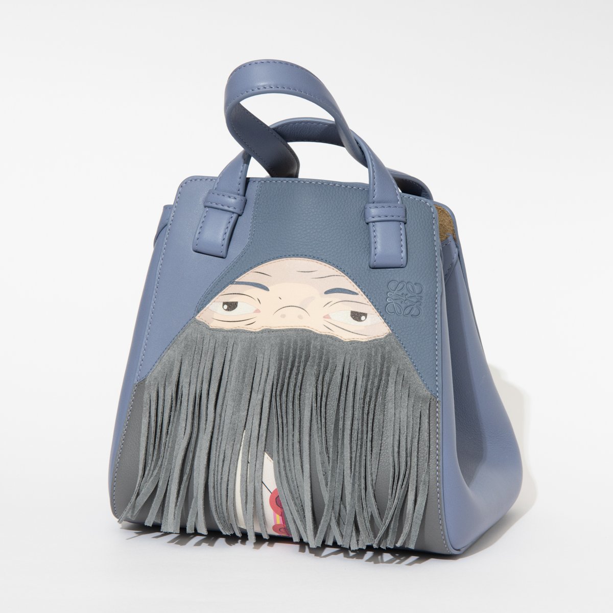 話題のロエベ×スタジオジブリ『ハウルの動く城』コレクションから注目